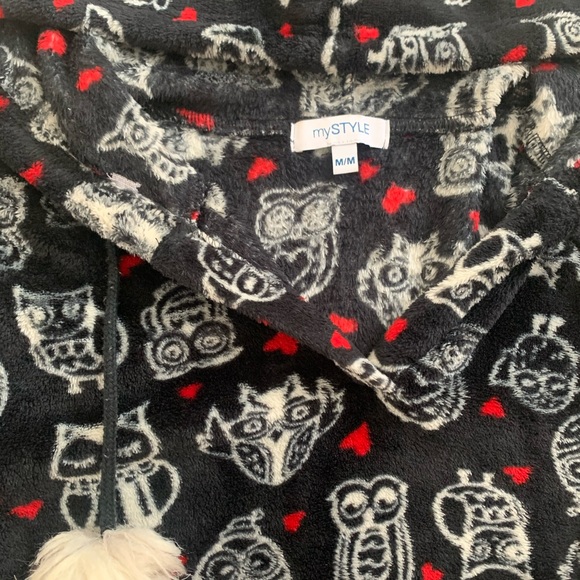 Sleepwear - Picture 2 of 3